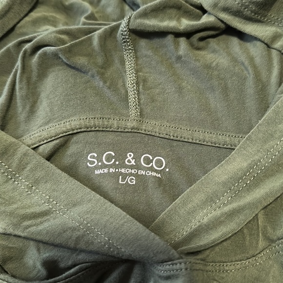 Thin green long sleeved hoodie layer - Picture 4 of 4